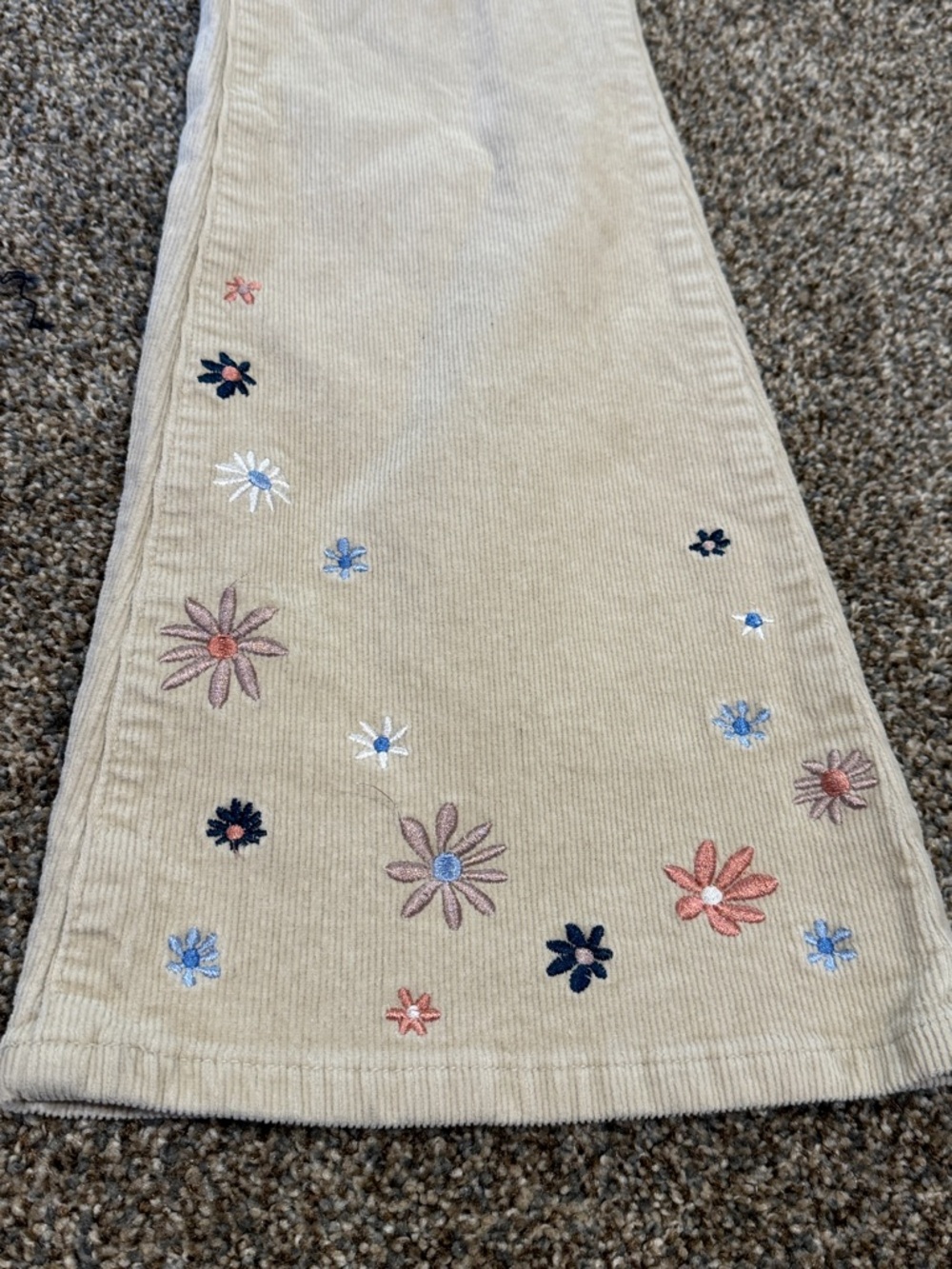 Forever 21 Cream Corduroy High-Rise Pants Flare Leg Embroidered Flowers Size S - Picture 4 of 11
